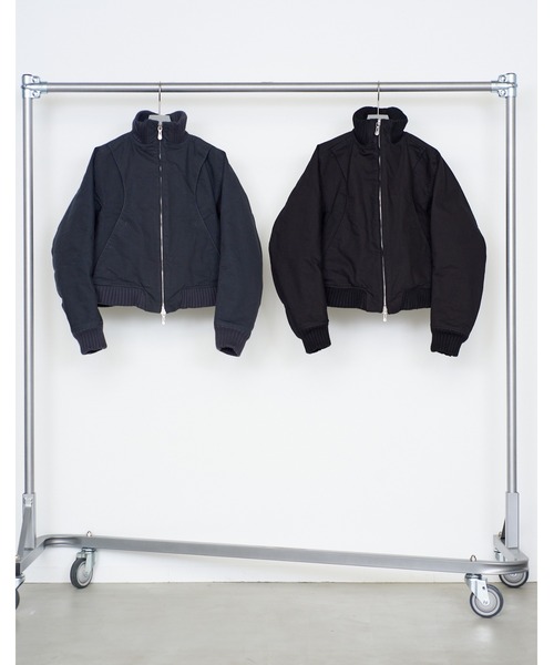 NVRFRGT(ネヴァーフォーゲット)の「STAND COLLAR BOMBER JACKET(ブルゾン・メンズ・ブラック/グレー・2/3)」の9枚目の写真
