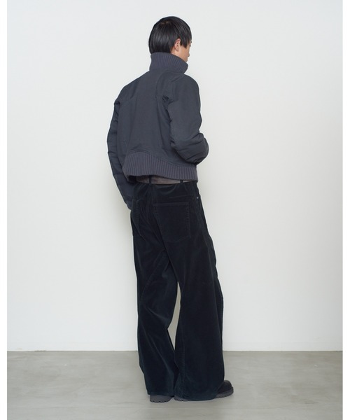 NVRFRGT(ネヴァーフォーゲット)の「STAND COLLAR BOMBER JACKET(ブルゾン・メンズ・ブラック/グレー・2/3)」の3枚目の写真