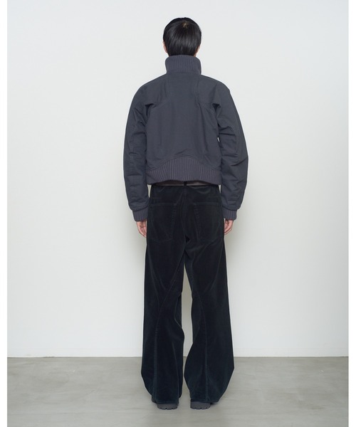 NVRFRGT(ネヴァーフォーゲット)の「STAND COLLAR BOMBER JACKET(ブルゾン・メンズ・ブラック/グレー・2/3)」の5枚目の写真
