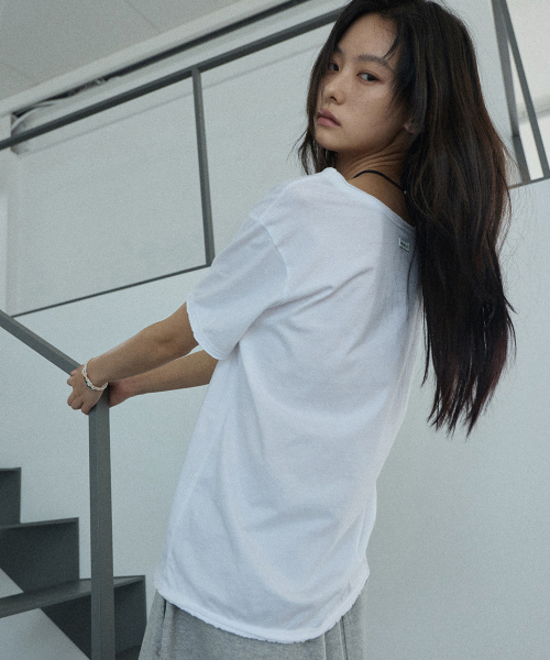 RENSE（レンセ）の「Raw Edge U-Neck Half Tee White（Tシャツ/カットソー・レディース・その他・OS）」の2枚目の写真