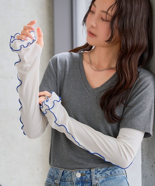 KOBE LETTUCE（コウベレタス）の「[ 接触冷感 UVカット ] リブメロウ50cmアームカバー（アームカバー・レディース・ブラック/ブルー/アイボリー・M）」の4枚目の写真