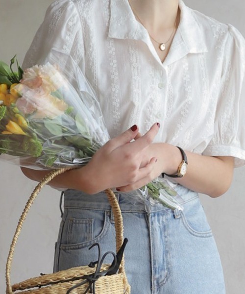 shoppinggo（ショッピングゴー）の「ブラウストップス 半袖 花柄刺繍ブラウス 体型カバー 立体感 薄手 無地 Tシャツ レディース トップス カットソー おしゃれ 通勤 大人可愛い カジュアル（シャツ/ブラウス・レディース・ホワイト系その他2/ホワイト/ホワイト系その他/ホワイト系その他3・M/L）」の4枚目の写真