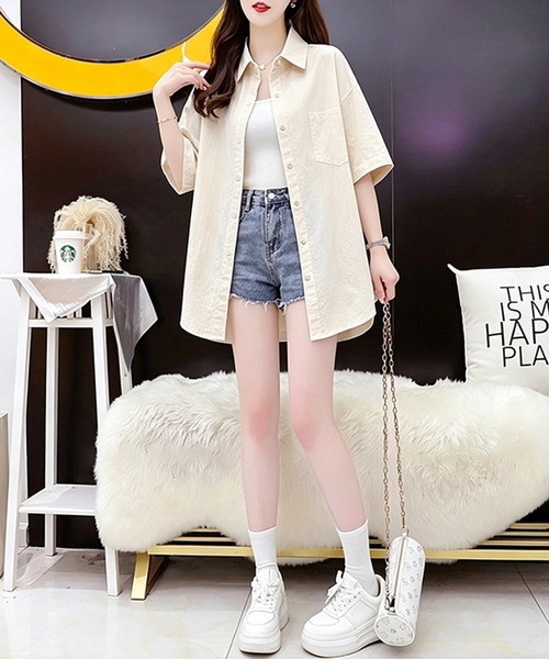 Girly Doll(ガーリードール)の「オーバーサイズ半袖シャツ(シャツ/ブラウス・レディース・ベージュ・M/L)」の2枚目の写真
