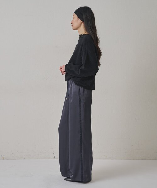Omekashi(オメカシ)の「サテンラインパンツ(その他パンツ・レディース・アイボリー/チャコールグレー・36/38)」の10枚目の写真