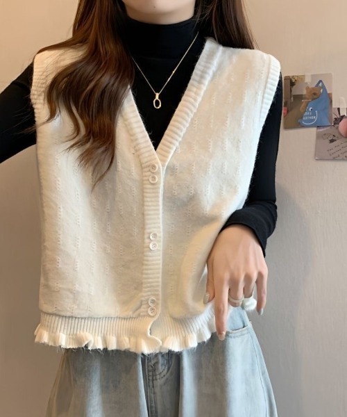 Beststore（ベストストア）の「裾フリル ニットベスト Vネック 前開き レイヤード 韓国風 レディース（ベスト・レディース・ベージュ/カーキ/キャメル/アイボリー・フリー）」の2枚目の写真