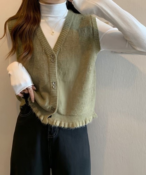 Beststore（ベストストア）の「裾フリル ニットベスト Vネック 前開き レイヤード 韓国風 レディース（ベスト・レディース・ベージュ/カーキ/キャメル/アイボリー・フリー）」の6枚目の写真