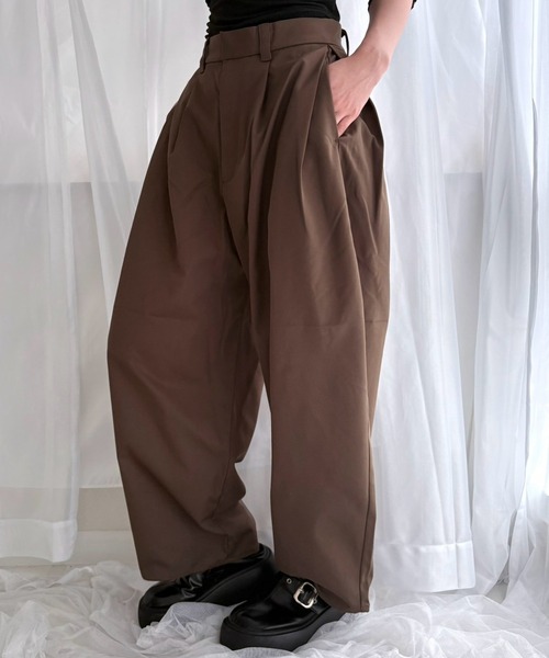 merrylatte(メリーラテ)の「タックカーブワイドパンツ(その他パンツ・レディース・ブラウン・MEDIUM)」の3枚目の写真