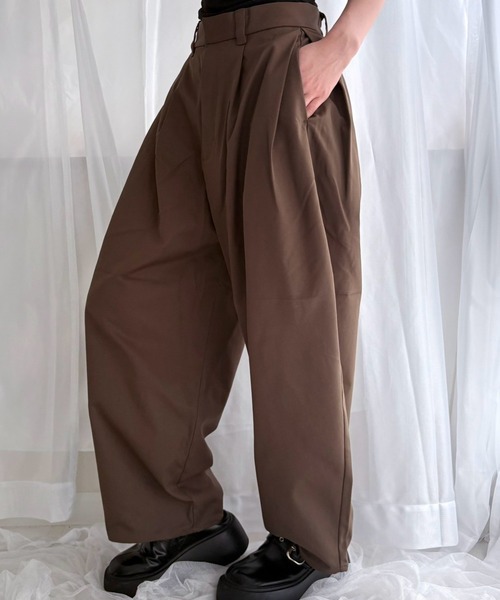merrylatte(メリーラテ)の「タックカーブワイドパンツ(その他パンツ・レディース・ブラウン・MEDIUM)」の4枚目の写真