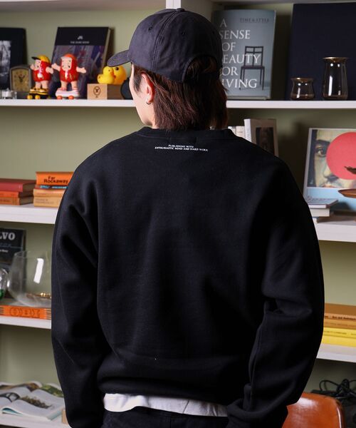 FFEIN(フェイン)の「*新色追加【FFEIN(フェイン)】ヘビーウエイトサークルロゴスウェット / 裏起毛 スウェット クルーネック ワンポイント プリント(スウェット・メンズ・ブラック/ブラウン/ネイビー/アッシュグレー/ワイン・SMALL/LARGE/MEDIUM)」の9枚目の写真