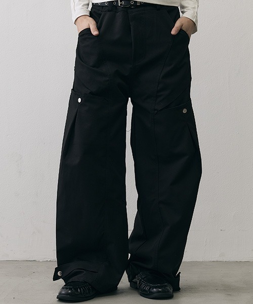 Shoowtime(ショウタイム)の「Metal Studs Curved Wide Pants / メタルスタッズ カーブワイドパンツ(カーゴパンツ・メンズ・ブラック・X-LARGE/LARGE/MEDIUM)」の1枚目の写真