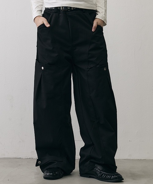 Shoowtime(ショウタイム)の「Metal Studs Curved Wide Pants / メタルスタッズ カーブワイドパンツ(カーゴパンツ・メンズ・ブラック・X-LARGE/LARGE/MEDIUM)」の2枚目の写真