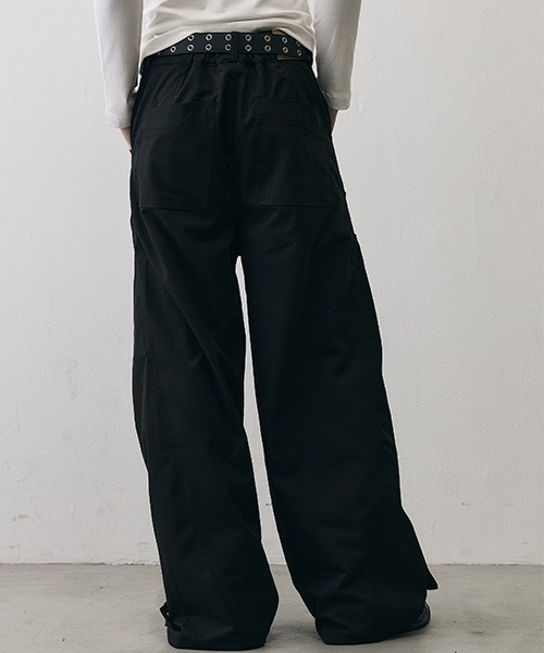 Shoowtime(ショウタイム)の「Metal Studs Curved Wide Pants / メタルスタッズ カーブワイドパンツ(カーゴパンツ・メンズ・ブラック・X-LARGE/LARGE/MEDIUM)」の4枚目の写真