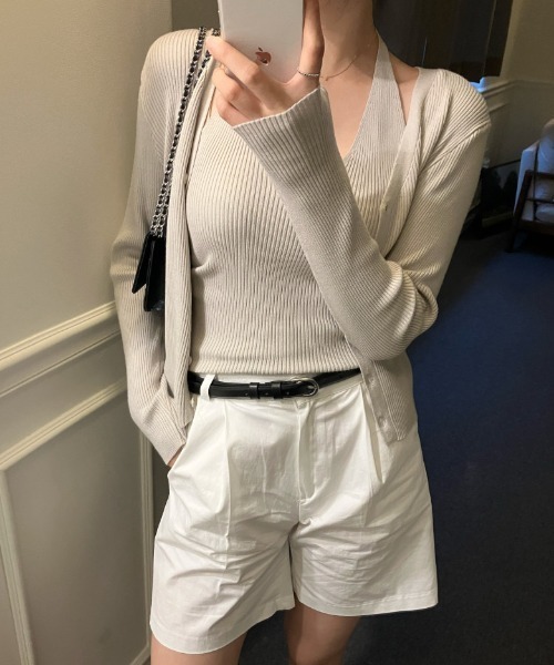 FLINEA(フリネア)の「ニットホルターネックタンクトップ&シングルブレストカーディガンセットアップ(セットアップ・レディース・ブラック/ブルー/グレイッシュベージュ・FREE)」の8枚目の写真