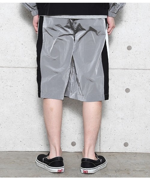 JUNRED(ジュンレッド)の「パネル切り替えショートパンツ(その他パンツ・メンズ・チャコールグレー/ブラック・M/L)」の4枚目の写真