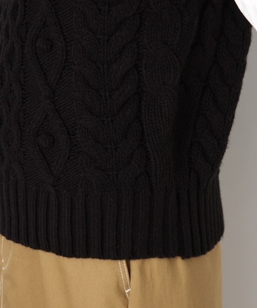 LOWRYS FARM（ローリーズファーム）の「３Ｇケーブルベスト　805088（ベスト・レディース・ブラック/オフホワイト/ベージュ・MEDIUM/LARGE）」の10枚目の写真