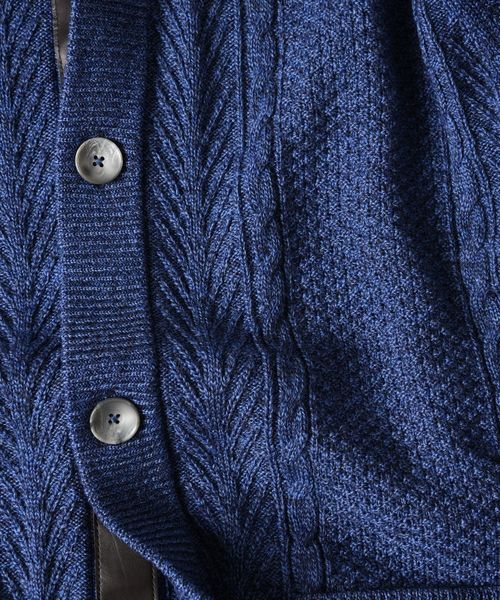 SHIPS(シップス)の「SC: 9ゲージ ランダム/アラン スタンド カーディガン□(カーディガン/ボレロ・メンズ・グレー/ブルー/ネイビー/ダークオレンジ/グリーン・SMALL/MEDIUM/LARGE/X-LARGE)」の8枚目の写真