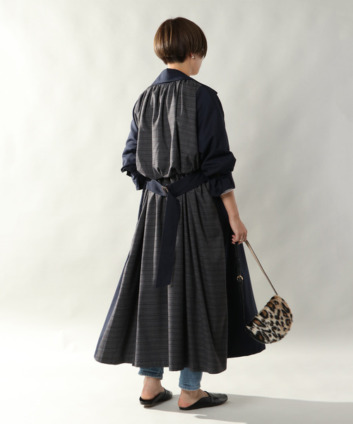 notch.(ノッチ)の「BACK CHECK LONG COAT(トレンチコート・レディース・ネイビー/ベージュ・TM/M)」の5枚目の写真