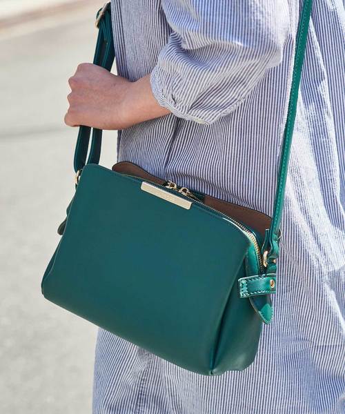 ALTROSE（アルトローズ）の「ショルダーバッグ [シャルナ]（ショルダーバッグ・レディース・ブラック/ベージュ/ネイビー/グレー/ピンク/アイボリー/ライトブルー/ブラック系その他/ワイン/ライトグレー/ライトパープル/カーキ/ブラウン/ライトベージュ/ダークネイビー/キャメル/ダークグリーン/スミクロ・FREE）」の11枚目の写真