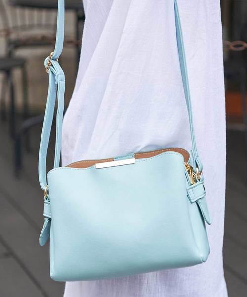 ALTROSE（アルトローズ）の「ショルダーバッグ [シャルナ]（ショルダーバッグ・レディース・ブラック/ベージュ/ネイビー/グレー/ピンク/アイボリー/ライトブルー/ブラック系その他/ワイン/ライトグレー/ライトパープル/カーキ/ブラウン/ライトベージュ/ダークネイビー/キャメル/ダークグリーン/スミクロ・FREE）」の12枚目の写真