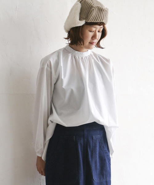 LBC（エルビーシー）の「ふんわりハイネックブラウス（シャツ/ブラウス・レディース・ホワイト/ネイビー・M）」の2枚目の写真