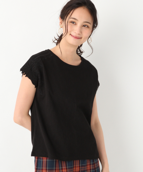 GLOBAL WORK(グローバルワーク)の「ソデカットシシュウ半袖/832838(Tシャツ/カットソー・レディース・ブラック/ホワイト/ネイビー/ブラウン・LARGE/MEDIUM)」の2枚目の写真