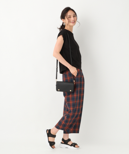 GLOBAL WORK(グローバルワーク)の「ソデカットシシュウ半袖/832838(Tシャツ/カットソー・レディース・ブラック/ホワイト/ネイビー/ブラウン・LARGE/MEDIUM)」の13枚目の写真
