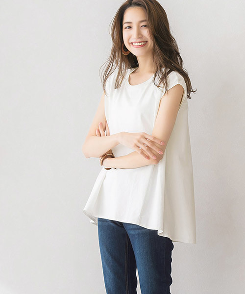 Pierrot(ピエロ)の「フレンチスリーブフレアTシャツ(Tシャツ/カットソー・レディース・ネイビー/オフホワイト/ベージュ/グレイッシュベージュ/ブラック/キャメル・L/M)」の12枚目の写真
