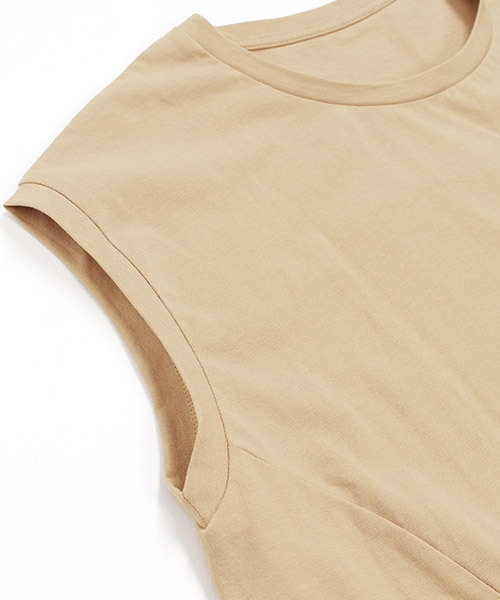 Pierrot(ピエロ)の「フレンチスリーブフレアTシャツ(Tシャツ/カットソー・レディース・ネイビー/オフホワイト/ベージュ/グレイッシュベージュ/ブラック/キャメル・L/M)」の9枚目の写真