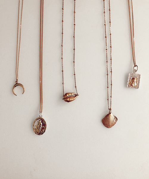 FLAG by ALEXIA STAM（フラッグバイアリシアスタン）の「Short Gold Hem Maria Necklace/ショートゴールドヘムマリアネックレス（ネックレス・レディース・ゴールド・FREE）」の6枚目の写真