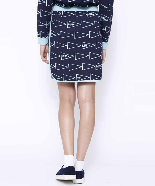 MILKFED.(ミルクフェド)の「FLAG JQ KNIT SKIRT (スカート/タイト/総柄/フラッグ)(スカート・レディース・ネイビー/ピンク・MEDIUM/SMALL)」の5枚目の写真