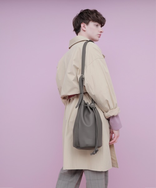 EMMA CLOTHES（エマクローズ）の「ヴィーガンレザー巾着ショルダーバッグ(EMMA CLOTHES)（ショルダーバッグ・メンズ・チャコールグレー/ブラック・FREE）」の12枚目の写真