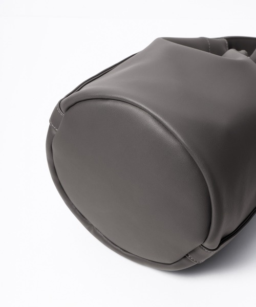 EMMA CLOTHES（エマクローズ）の「ヴィーガンレザー巾着ショルダーバッグ(EMMA CLOTHES)（ショルダーバッグ・メンズ・チャコールグレー/ブラック・FREE）」の20枚目の写真