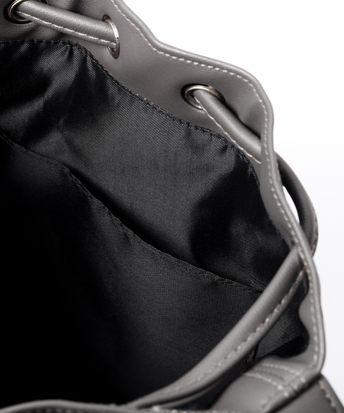 EMMA CLOTHES（エマクローズ）の「ヴィーガンレザー巾着ショルダーバッグ(EMMA CLOTHES)（ショルダーバッグ・メンズ・チャコールグレー/ブラック・FREE）」の21枚目の写真