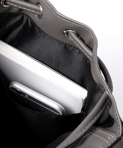 EMMA CLOTHES（エマクローズ）の「ヴィーガンレザー巾着ショルダーバッグ(EMMA CLOTHES)（ショルダーバッグ・メンズ・チャコールグレー/ブラック・FREE）」の22枚目の写真