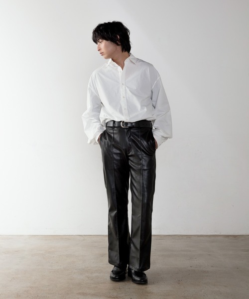 unlow（アンロー）の「【WEARISTA 心】フェイクレザースリットフレアパンツ（セットアップ対応）（その他パンツ・メンズ・ブラック/グレイッシュベージュ/ライトグリーン・S/M）」の6枚目の写真