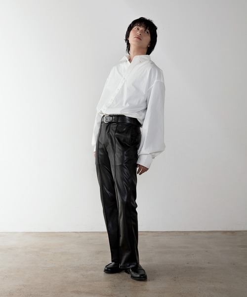 unlow（アンロー）の「【WEARISTA 心】フェイクレザースリットフレアパンツ（セットアップ対応）（その他パンツ・メンズ・ブラック/グレイッシュベージュ/ライトグリーン・S/M）」の7枚目の写真