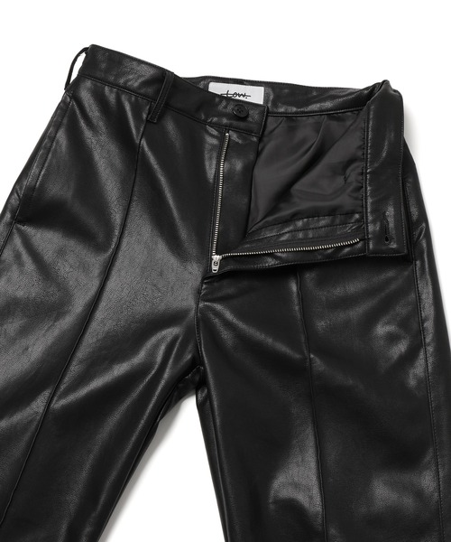 unlow（アンロー）の「【WEARISTA 心】フェイクレザースリットフレアパンツ（セットアップ対応）（その他パンツ・メンズ・ブラック/グレイッシュベージュ/ライトグリーン・S/M）」の11枚目の写真