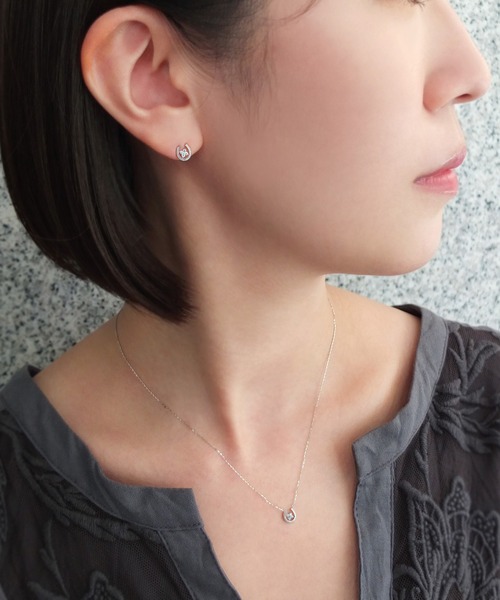 TAKE-UP(テイクアップ)の「【 Stand by U】K10ダイヤモンド ダブルハピネスピアス( WG)(ピアス(両耳用)・レディース・ホワイトゴールド・FREE)」の4枚目の写真