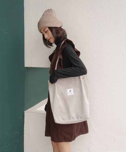 aimoha(アイモハ)の「コーデュロイ シンプルトートバッグ(トートバッグ・レディース・ホワイト/ブラック/ベージュ/ブラウン/グレー/ピンク/イエロー/スモークピンク・FREE)」の13枚目の写真