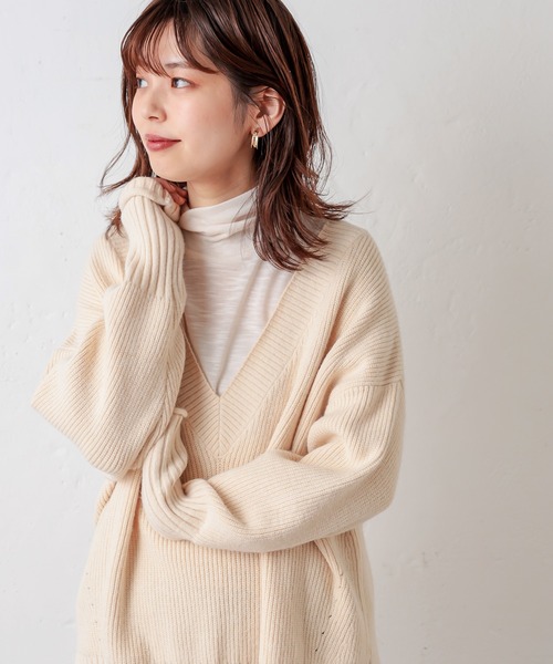 natural couture（ナチュラルクチュール）の「便利なタートルカットソートップス（Tシャツ/カットソー・レディース・ベージュ/ブラック/ピンク/アイボリー・FREE）」の2枚目の写真