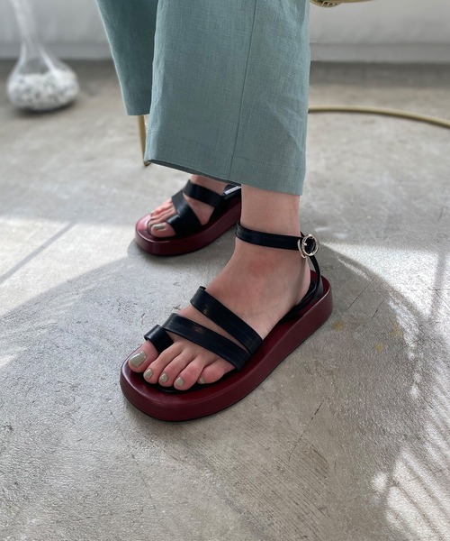 chuclla(チュクラ)の「Platform strap sandal sb-6 chs107(サンダル・レディース・ブラック/ホワイト・40/37/36/38/39)」の4枚目の写真