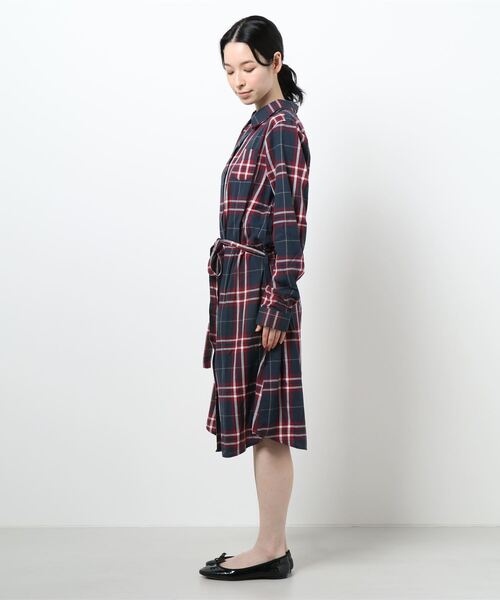 OUTDOOR PRODUCTS APPAREL(アウトドアプロダクツアパレル)の「チェックロングシャツワンピース ゆるっとしたシルエット 前を開けて羽織りとしても使える万能アイテム 2WAY仕様(ワンピース・レディース・ブラウン/レッド/ブルー・MEDIUM/LARGE)」の5枚目の写真