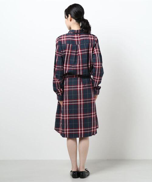 OUTDOOR PRODUCTS APPAREL(アウトドアプロダクツアパレル)の「チェックロングシャツワンピース ゆるっとしたシルエット 前を開けて羽織りとしても使える万能アイテム 2WAY仕様(ワンピース・レディース・ブラウン/レッド/ブルー・MEDIUM/LARGE)」の4枚目の写真