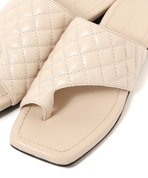 PAGEBOY（ページボーイ）の「キルトトングサンダル（サンダル・レディース・ブラック/グレイッシュベージュ・MEDIUM/LARGE）」の4枚目の写真