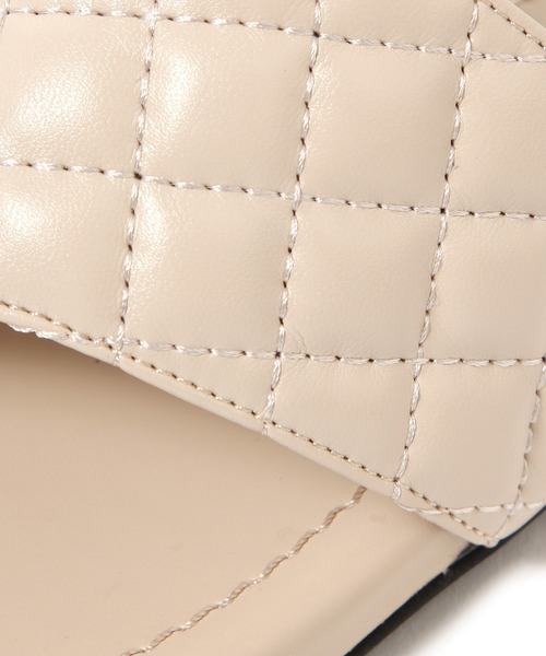 PAGEBOY（ページボーイ）の「キルトトングサンダル（サンダル・レディース・ブラック/グレイッシュベージュ・MEDIUM/LARGE）」の11枚目の写真