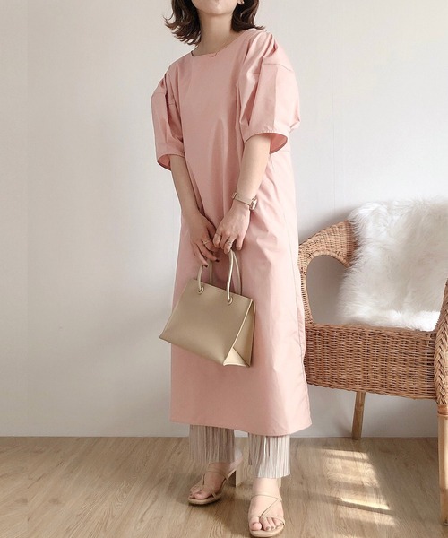 anown(アノン)の「ボリュームスリーブ ミモレ丈ワンピース【ファッションインフルエンサーyumi.×anown 限定コラボ】(ワンピース・レディース・ピンク系その他/ブラック/ベージュ/オフホワイト・FREE)」の4枚目の写真