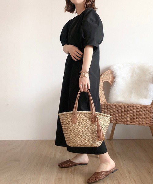 anown(アノン)の「ボリュームスリーブ ミモレ丈ワンピース【ファッションインフルエンサーyumi.×anown 限定コラボ】(ワンピース・レディース・ピンク系その他/ブラック/ベージュ/オフホワイト・FREE)」の5枚目の写真