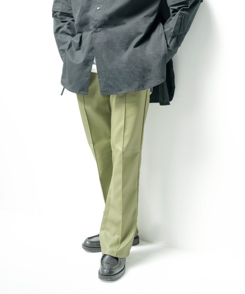 NILWAY(ニルウェイ)の「PUレザー センタープリーツ ソフト フレアパンツ(その他パンツ・メンズ・グレイッシュベージュ/ミント/ブラック・LARGE/MEDIUM)」の3枚目の写真