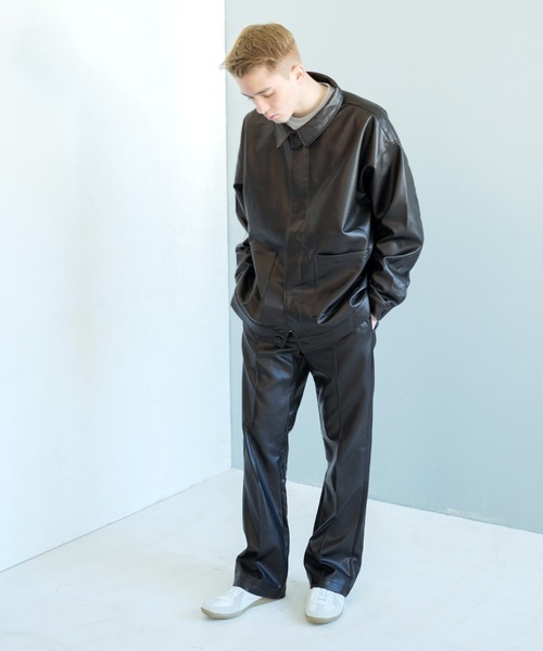 NILWAY(ニルウェイ)の「PUレザー センタープリーツ ソフト フレアパンツ(その他パンツ・メンズ・グレイッシュベージュ/ミント/ブラック・LARGE/MEDIUM)」の7枚目の写真