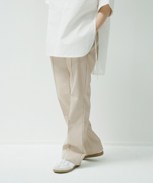 NILWAY(ニルウェイ)の「PUレザー センタープリーツ ソフト フレアパンツ(その他パンツ・メンズ・グレイッシュベージュ/ミント/ブラック・LARGE/MEDIUM)」の10枚目の写真